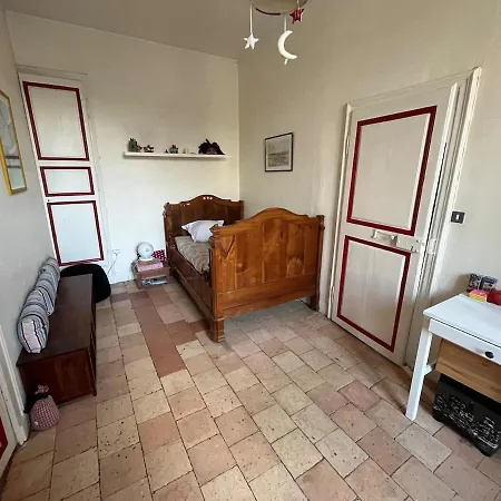 La Maison Aux Volets Bleus Laval (Mayenne)