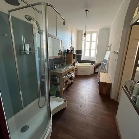 La Maison Aux Volets Bleus