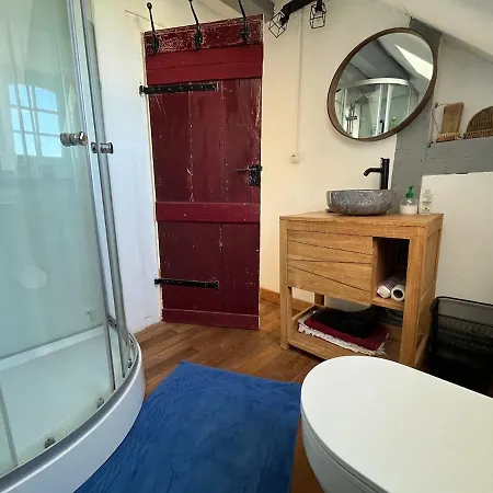 La Maison Aux Volets Bleus Laval (Mayenne)